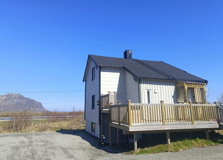Spacious Oceanfront house with all facilities needed for perfect stay in Lofoten. Spacious Oceanfront house with all facilities needed for perfect stay in Lofoten.