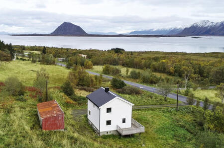 Spacious Oceanfront house with all facilities needed for perfect stay in Lofoten.